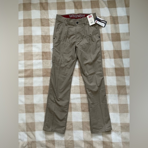 Wrangler Outdoor Men's Tan Utility Pants Straight Fit - Picture 4 of 7